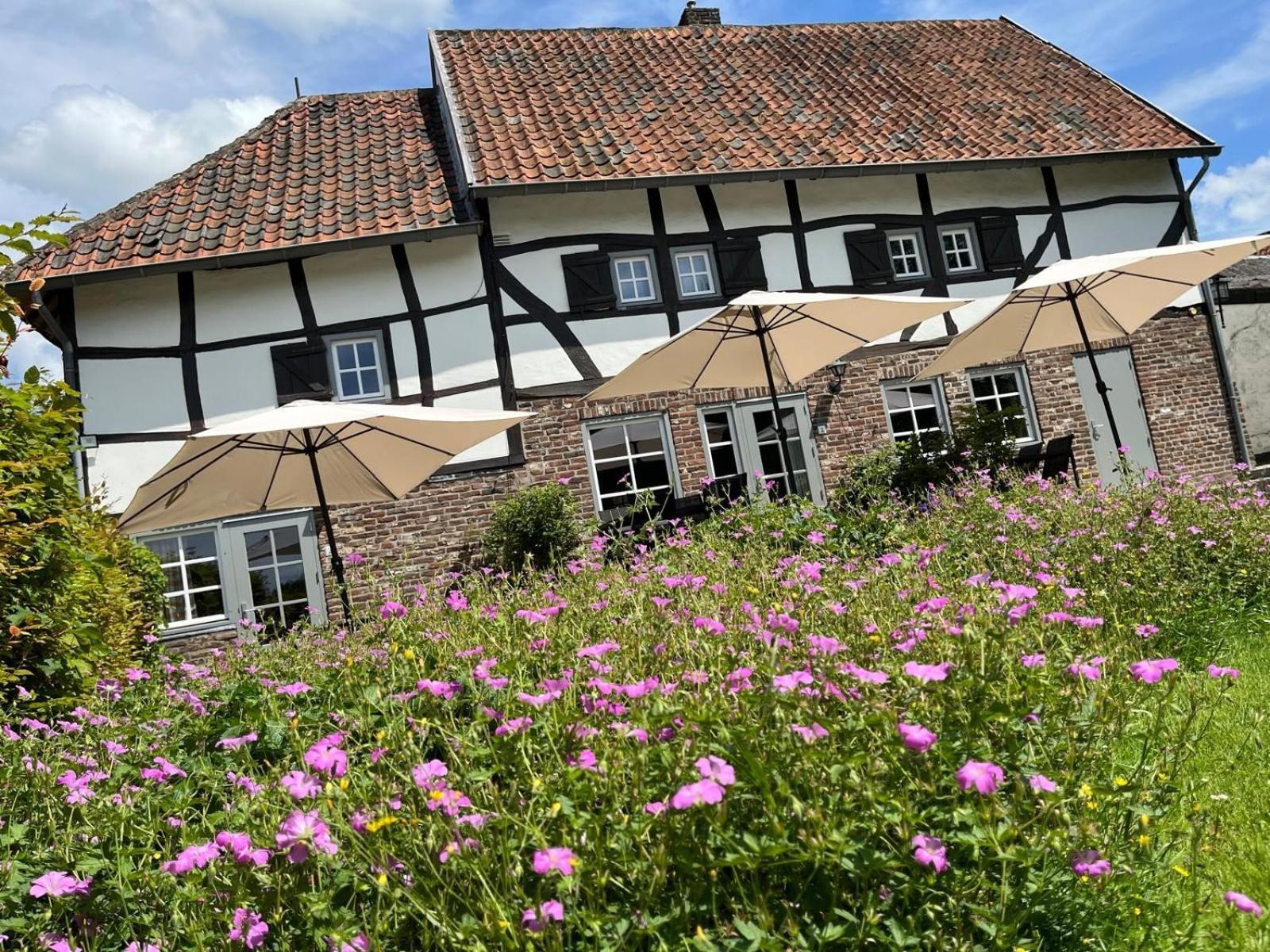 Vakantiewoningen 'Hoeve De Witte Olifant' Noorbeek Exterior photo